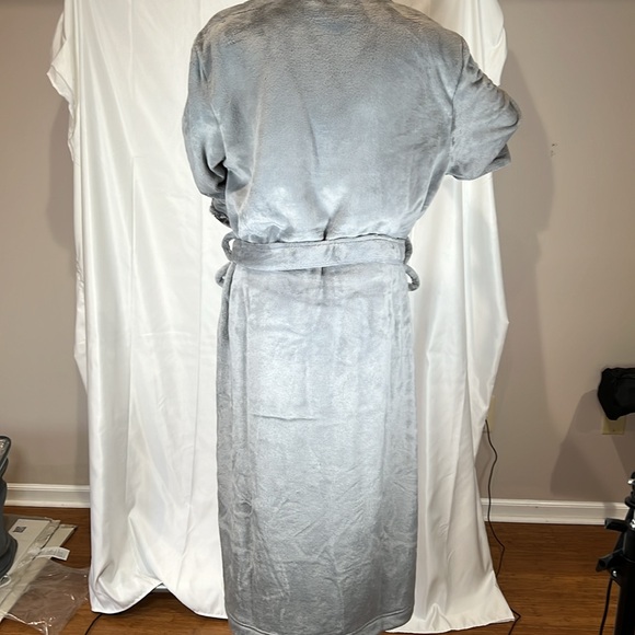 Luxurious 🤩 Faux Fur Bath Robe from Hotel Collection. - Picture 12 of 12